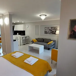 elegancki-apartament-w-sercu-warszawy.warsawhotelspoland.com/